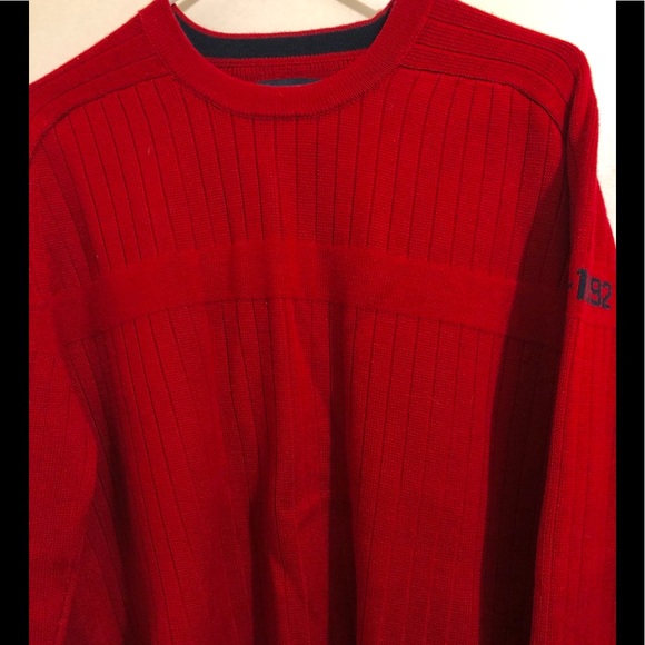 Abercrombie & Fitch - Picture 3 of 4